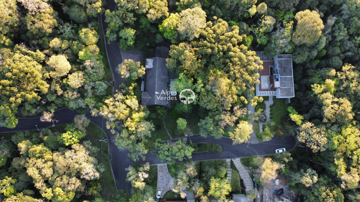 VENDE-SE LOTE EM GRAMADO 10 MINUTOS DA RUA COBERTA