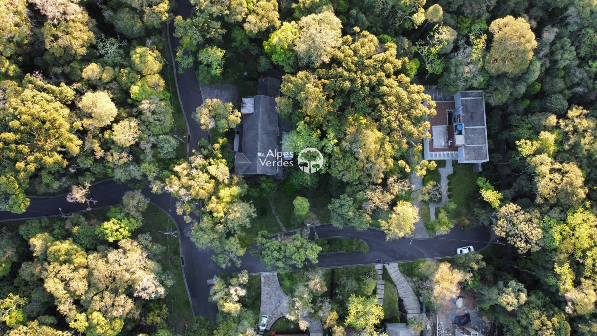 VENDE-SE LOTE EM GRAMADO 10 MINUTOS DA RUA COBERTA